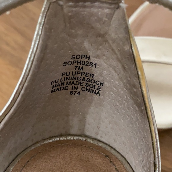 Amazing Gold Steve Madden Pumps - Picture 3 of 3